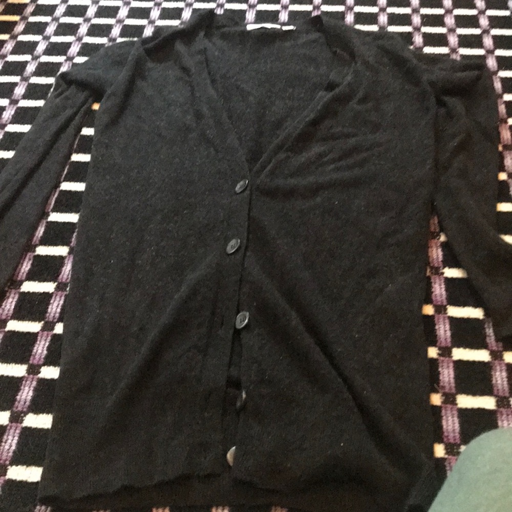 Cashmere cardigan goes to the thighs
